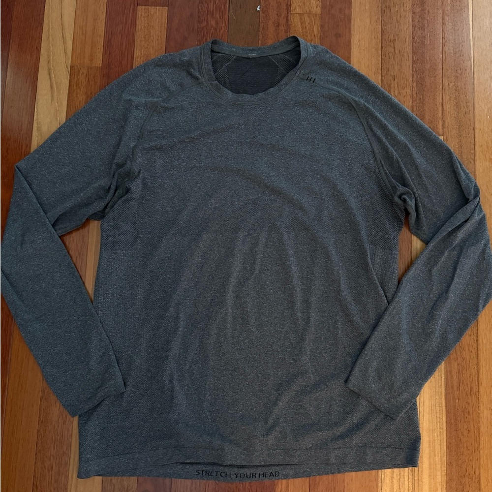 Lululemon Athletica men’s Gray Long Sleeve Tee